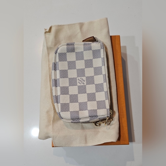 Louis Vuitton Mini Pochette Accessories - Picture 3 of 5